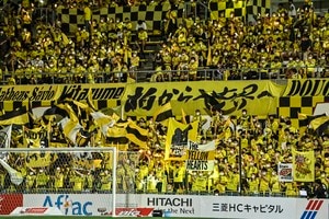 「いーーーやでっか!！」柏に新加入の「193cm・99kのオランダ人FW」がスタジアム登場で話題に！「レイくんに並ぶ長身」と、クラブマスコットと比較する声もの画像