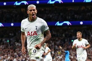 ｢最高だ｣｢可愛い｣サッカー韓国代表FWソン・フンミンとサッカーブラジル代表FWリシャルリソンの2ショットが｢大反響｣!! ｢3万7000超いいね｣チャンピオンズリーグ初戦MOMのFWとの｢笑顔写真｣【画像】の画像