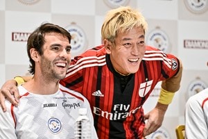 「メンツ、えぐすぎwww」元ブラジル代表カカ、元スペイン代表ダビド・シルバら世界的レジェンド１０人の豪華すぎる来日写真が大反響！「見て一発で誰かわかるよね。老けてない」の声の画像