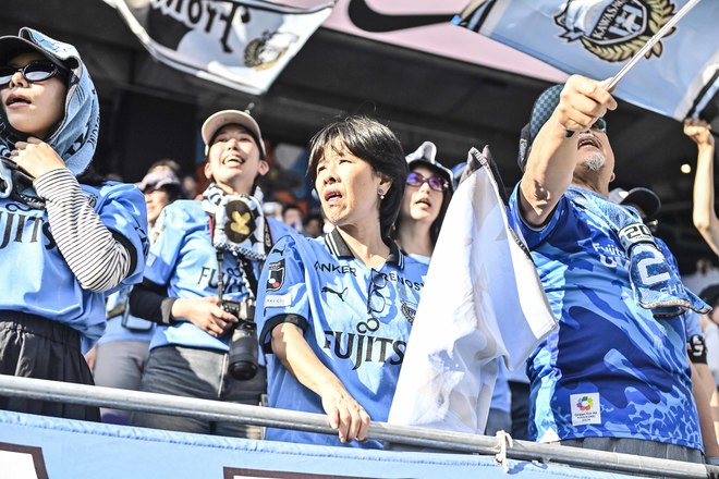【サポーターアルバム】敵地で勝利を掴んだ川崎フロンターレのサポーター写真75枚！ 圧巻の応援で勝ち越し導く「サンフレッチェ広島ー川崎フロンターレ」の画像049