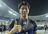 「歩いてる姿見てると泣けてくる」アキレス腱断裂の横浜FM遠野大弥のゴール裏あいさつが話題!「待ってる」「絶対残留」に加えて「ファミマの靴下売れそう」の声の画像