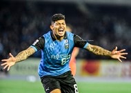 「そりゃキーパーも引っ張っちゃうね」J1川崎FWエリソンの「理不尽ゴール」に広がる驚きと戦慄!「マジで闘牛!」「破壊力マシマシ猛牛戦車」などの声の画像