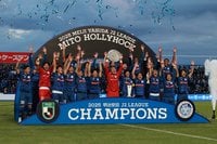 26年間の｢J2の番人｣を卒業！水戸ホーリーホック優勝の立役者を直撃(1)イケメンぶりも話題！森直樹監督が語る｢あそこが分岐点かも｣自画自賛のファインプレー