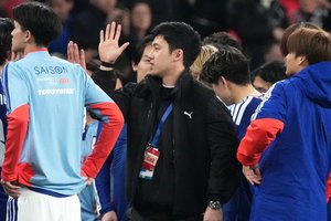 長友佑都｢不在｣の影響は？鈴木彩艶の｢安定感｣と、守田英正・遠藤航らのサバイバルから見えた｢W杯登録26人｣【完全アウェイで連勝！サッカー日本代表｢英国遠征｣の大激論】(6)の画像