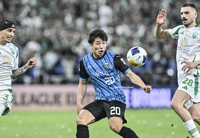 【川崎フロンターレアルバム】ACLE決勝で後半開始から出場した山田新の写真16枚！ 再爆発期待される若きエースストライカーのサウジアラビアでの姿「アル・アハリー川崎フロンターレ」の画像001