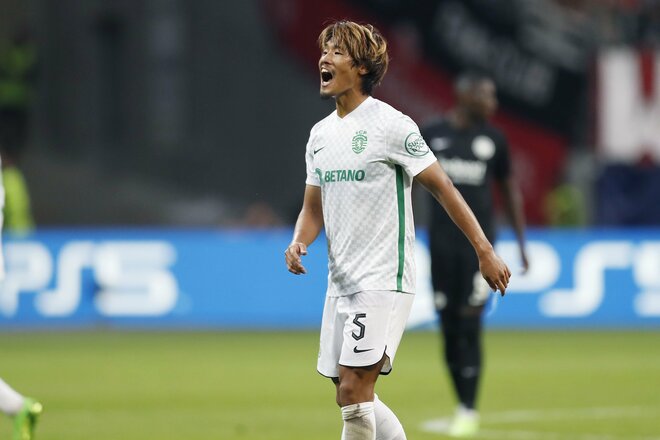「川崎フロンターレで培ったもの」!! スポルティング・守田英正がチャンピオンズリーグデビュー戦で1A含む2ゴールに絡む大活躍! フランクフルト・鎌田大地と長谷部誠との「サッカー日本代表対決」を制する圧巻のプレー【動画】の画像