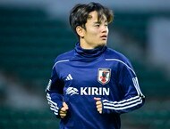 「意外性のあるクロス!! うめぇ!!!」「理不尽最高です」南野拓実の“ふんわりループパス”&上田綺世の“絶妙ヘディングシュート”にファン注目! ミャンマー代表戦の先制シーンの画像