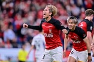 「意外と似合ってた」欧州挑戦決定のサッカー日本代表DFが早くも新ユニフォームを披露!「赤も似合ってるぞ!」「第2の渡辺剛に」などの声が広がるの画像