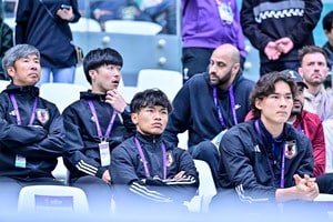 【森保監督はなぜイラン戦で3バックを用いず負けたのか(2)】“ウイングバックの適任者”という問題。旗手怜央がスタンドで見ていた中での選択肢……交代カードは実質2枚の画像