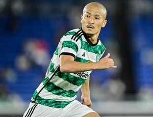 「EXILEにいそう」「錦戸亮に見えてきた」セルティック前田大然の“イメチェン完了”の渋すぎるスタンド観戦姿が話題！「イケメンすぎるわ」などの声の画像