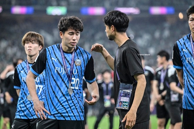 【川崎フロンターレアルバム】小林悠、大島僚太、ジェジエウ、宮城天らACLE決勝を見守った写真23枚！ ヴェロン、神橋良汰、土屋櫂大、野田裕人、クンヒョンも収録「アル・アハリー川崎フロンターレ」の画像024
