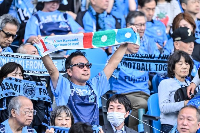 【サポーターアルバム(3)】G大阪戦での観客席＆入場時の川崎フロンターレのサポーター写真77枚！選手と手をつないだ子どもたちなど現地写真「川崎フロンターレーガンバ大阪(3)」の画像054