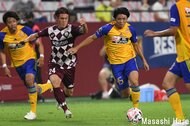 「撮りたい…!」カメラマンが心躍る選手8人(1)「絵になるゴール後」マルコス・ジュニオールと福森晃斗の画像