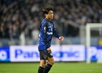 ｢ガンバの未来を頼んだぞ！｣G大阪の至宝19歳MF名和田我空がアジア2戦連発弾！｢監督とのハイタッチも最高にエモいわ｣陸＆空のコンビでポヤトス監督を送り出す