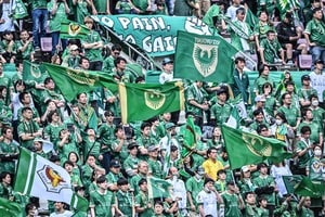 「山見のズドン！エグすぎw」Jリーグ”伝統の一戦”で生まれた“クールにズドン”の強烈ミドル弾にファン大興奮！「コースとスピードやば」「こんなの誰も取れねぇ」の声の画像