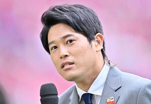 「ウッチー顔ちっちゃいな」元サッカー日本代表・内田篤人氏と横浜FCマスコットの「2ショット」が反響！ 「かわいい＆かわいい」の画像