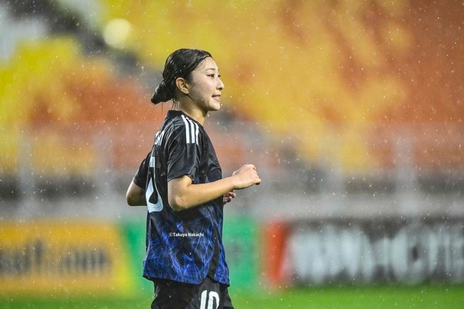 【塩越柚歩アルバム】E-1選手権最終戦で途中出場した「塩越柚歩の写真43枚」！ 雨に濡れながらも見せた華麗なプレー写真「なでしこジャパンー中国代表」の画像042