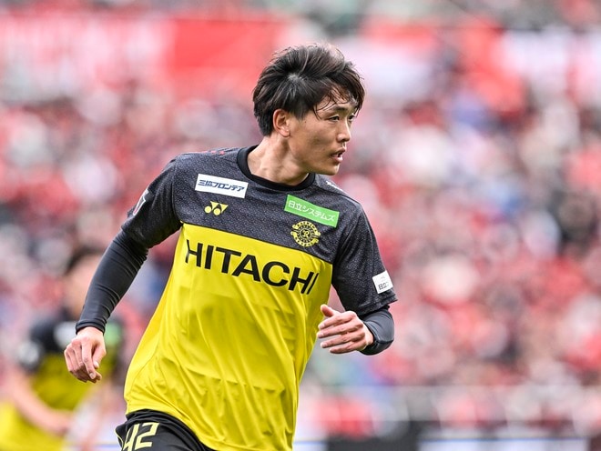 木下康介・垣田裕暉の２トップに古巣対決となった小泉佳穂が先発。前半2得点でアウェイで快勝飾る【試合アルバム】「浦和レッズ―柏レイソル」の画像010