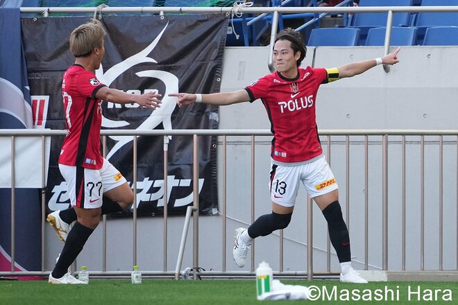 美しいコレオ5万人の埼スタが沸いた！浦和“完璧な20分”からの王者への3失点！｢ミスは付きもの｣スコルジャ監督が示した新スタイル【浦和レッズvs鹿島アントラーズ】激闘PHOTOギャラリーの画像004