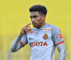 「J超テク動画」名古屋MFマテウスが魅せた「２人抜きドリブル」→「GK股抜きゴール」！の画像