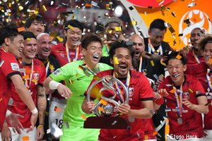 浦和レッズ酒井宏樹「あれだけの圧力をかけてくれた」サポーターに感謝！5年ぶり3度目のアジア王者に【浦和レッズvsアル・ヒラル】原悦生PHOTOギャラリー「サッカー遠近」の画像