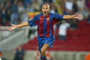 ｢神だ｣!! バルセロナが公開したヘンリク・ラーションの伝説的ゴールが話題! ｢スウェーデン最高の選手の1人｣などと反響のマラガ戦で見せた｢驚異のループシュート｣【動画】の画像