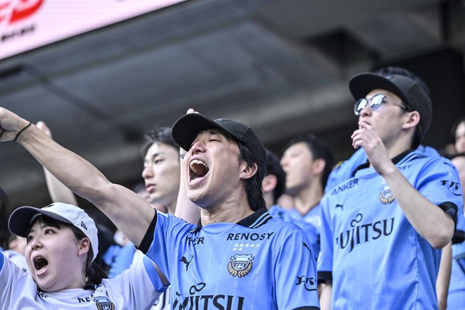 【サポーターアルバム】800km離れた広島に駆けつけ勝利をもたらした川崎フロンターレのサポーター写真71枚！「サンフレッチェ広島ー川崎フロンターレ」の画像042
