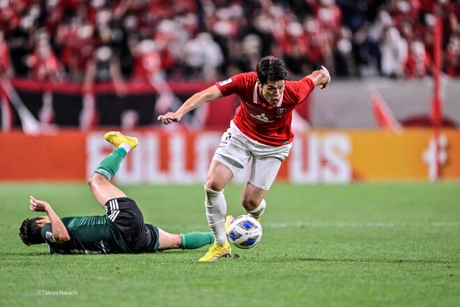 【画像】「一流選手の振る舞い」「人として素晴らしい」浦和レッズDF酒井宏樹がACL・全北現代戦後に見せた“敗戦選手への心配り”が話題に! サポーターは「こういう人なんだよ」と賞賛!の画像