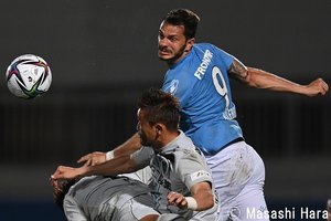 PHOTOギャラリー「ピッチの焦点」【明治安田Ｊ１リーグ　第１６節　横浜ＦＣｖｓアビスパ福岡　２０２１年５月２６日　１９：０３キックオフ】の画像