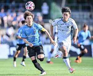 【３失点より無得点。札幌が直面する問題が露呈した川崎戦(2)】「それがうちのスタイル」と馬場晴也が語る本来の流儀。「他の選手がいかにタイミングよく中に入って行くか」の画像