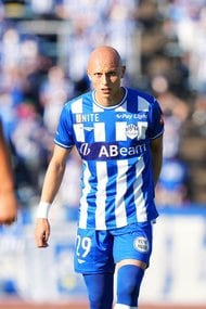 ヴィッセル神戸DF槙野智章が「GKデビュー」!? まさかのファインセーブも飛び出す…吉田孝行監督も参加した「キーパー練習」の画像