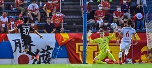 横浜FC、名古屋を完封！(1)最下位脱出へ「中断1か月で仕込んだ守備＆速攻」の画像