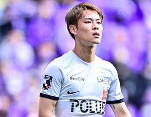 【FC東京との国立決戦で敗れた浦和レッズが感じた課題(1)】MF渡邊凌磨が口にした、プレッシングとビルドアップの反省。「チームとして改善できたら」の画像