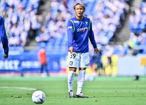 「かわいい、、、ほっぺも赤くなってる」宇佐美貴史や福田湧矢たちが”サンタ帽”を被ったガンバ大阪のクリスマス画像が話題！ 一方、掲載された6選手に関して「新種の契約更新リリースか?」と期待するサポーターもの画像