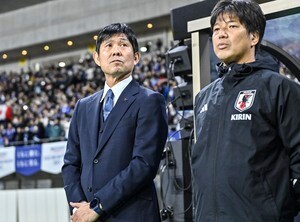 「偉いっ」「マスコットもマジメに聞いてるw」森保一監督の試合後の円陣スピーチでの『カララ＆カラッペ』が話題！「カララもカラッペも日本代表なんでしょうね」の声の画像