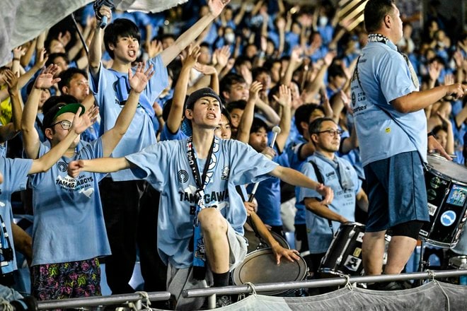 【サポーターアルバム】浦和相手に連勝止まるも、悔しさを声援に変えた「川崎フロンターレのサポーターの試合後の写真41枚！「川崎フロンターレー浦和レッズ」の画像016