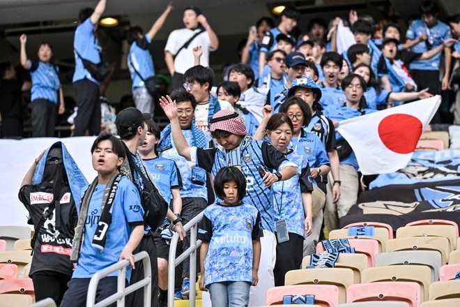 【サポーターアルバム】ACLE決勝に駆け付けた川崎サポーターは衝撃の700人！ 現地で声援を送ったサポーター写真81枚「アル・アハリー川崎フロンターレ(3)」の画像044