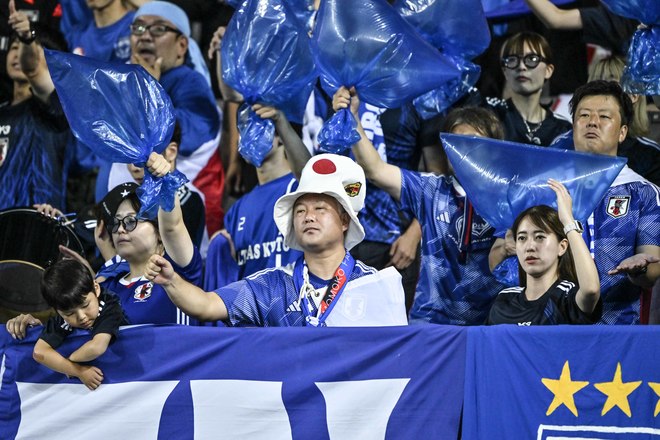 【サポーターアルバム】サッカー日本代表の韓国戦勝利を支えたサポーター写真95枚！ 韓国・龍仁に駆け付けた熱い声援ショット「日本代表ー韓国代表」の画像046