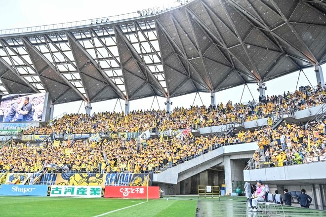 【仙台サポーターアルバム(2)】雨の試合に2000人！ 現地撮影した「ベガルタ仙台のサポーター写真99枚」！「ジェフユナイテッド千葉ーベガルタ仙台」の画像028