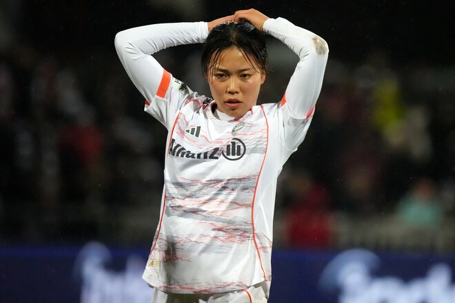 なでしこ至宝からスマイルクイーンへ！谷川萌々子“雨天の激闘”！｢奪い取る｣｢競り勝つ｣｢突破する｣無双プレーで完勝！試合後の｢弾ける｣笑顔が超キュート！【フランクフルトvsバイエルン】PHOTOギャラリーの画像003