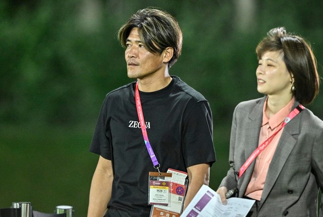「見た瞬間爆笑しました」元サッカー日本代表FW大久保嘉人氏、カタールにて直径およそ2mの「巨大サッカーボール」にヘディング! SNSで「このボールで試合したい」と綴るの画像
