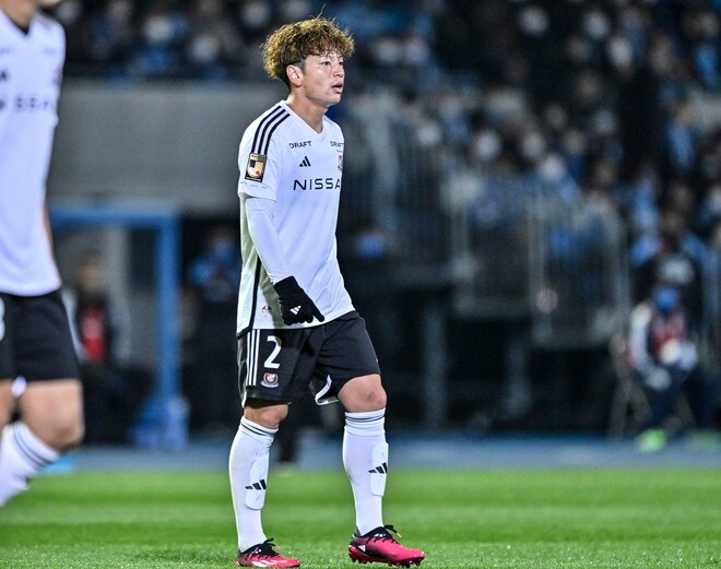 「こんなん蹴れるん!?」J1横浜FMのDF永戸勝也の「無回転の直接FK弾」の軌道がエグすぎる! 本田圭佑、三浦淳宏を彷彿とさせる「悪魔の左足」にファン驚愕の画像