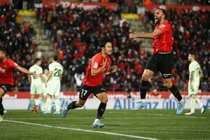 久保建英「劇的決勝ゴール」で雄叫びとユニフォーム脱ぎ！マジョルカを連勝に導く「貴重すぎる一発」を決める！サッカー日本代表の「至宝」が見せた｢決勝弾｣とは?【動画】の画像