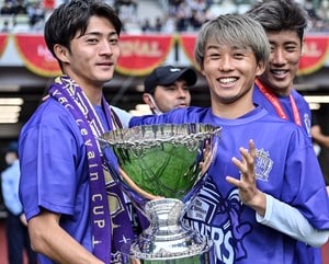 「モリシめっちゃ食うやんワンパクかよ」J1サンフレッチェ広島が4選手の「食事姿」を公開すると、ファンの視線はメニューに集中！ 「イチゴたくさんなの可愛すぎる」「めっちゃサツマイモ」など、それぞれの好みに指摘の声の画像