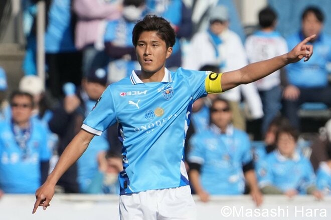 三ツ沢でのゴールラッシュ！“降格”横浜FCが大量5得点で“昇格”栃木シティに大勝！駒沢直哉が圧巻のヘッド4発！須藤大輔新監督が手にした初勝利！苦悩のパウロ＆武蔵…【横浜FCvs栃木シティ】激闘PHOTOギャラリーの画像003