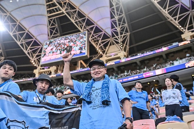 【サポーターアルバム】サウジアラビア・ジェッダ開催のACLE決勝に川崎サポーター700人が集結！ 現地で声援を送ったサポーター写真78枚「アル・アハリー川崎フロンターレ(1)」の画像035