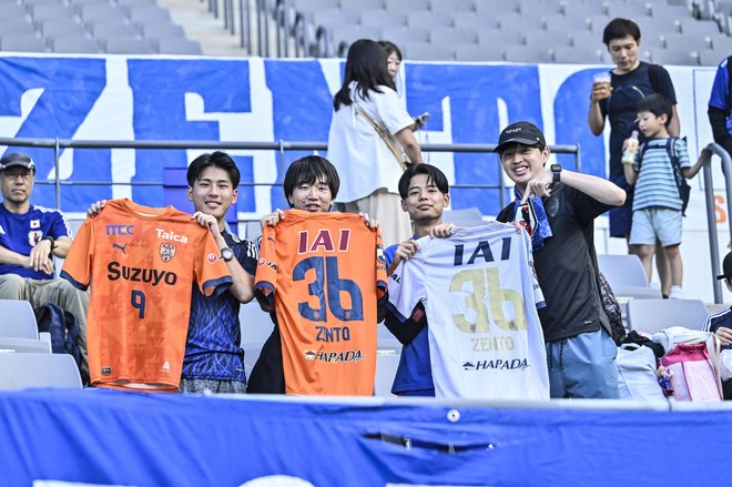 【サポーターアルバム】サッカー日本代表の韓国戦勝利を支えたサポーター写真95枚！ 韓国・龍仁に駆け付けた熱い声援ショット「日本代表ー韓国代表」の画像026