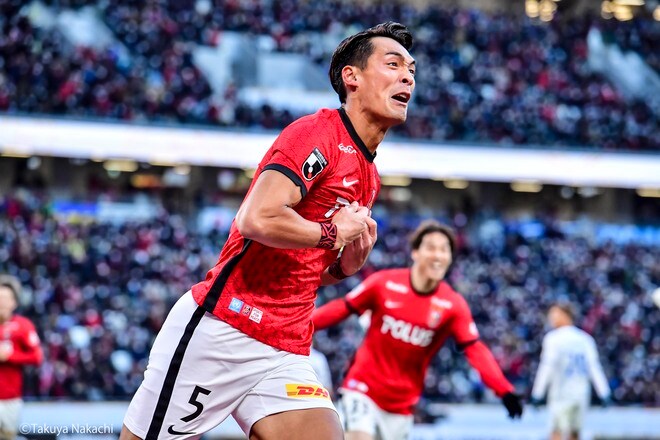反応するのが神! 浦和レッズを退団する槙野智章が決めた「強烈ミドルを頭で合わせたスーパーゴール」【2021年天皇杯は浦和が制覇】の画像