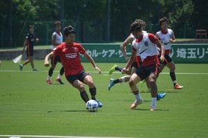 浦和レッズ「緊急青空ミーティングと悩む指揮官」／練習レポートの画像