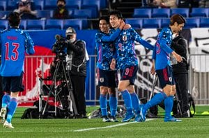 【ブンデス分析】鎌田大地「勝たなくてはいけない試合」に先制アシストで勝利！「最高のエンド」を待つフランクフルトの画像